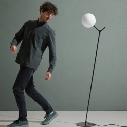 ATOM Minimalistische Design Stehleuchte mit Glaskugel