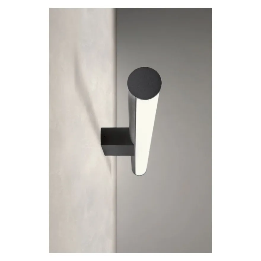 CALLI Lange Wandleuchte im modernen Design für das Badezimmer