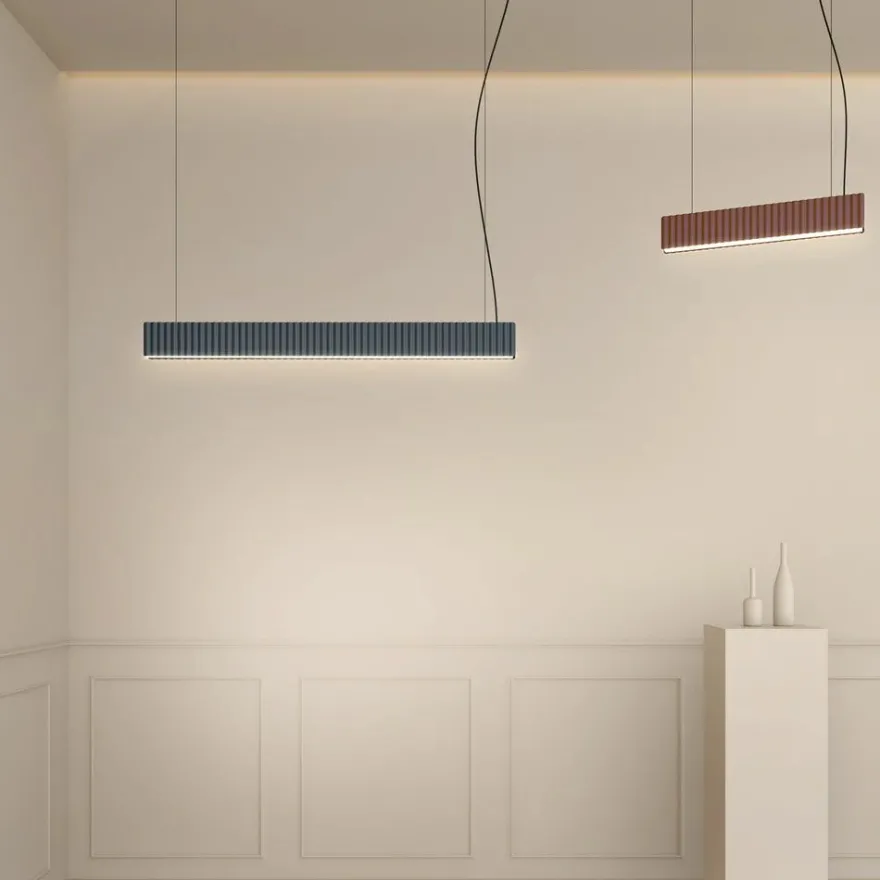 DUNE Lineare Hängeleuchte mit gewellter Front