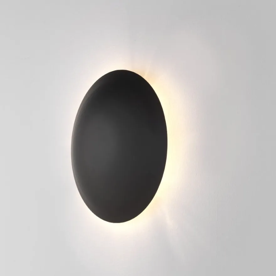 ECLIPSE Wandleuchte mit gewölbtem Metallschirm