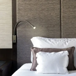 FLEXILED Wandleuchte mit flexiblen Wandarm Leder