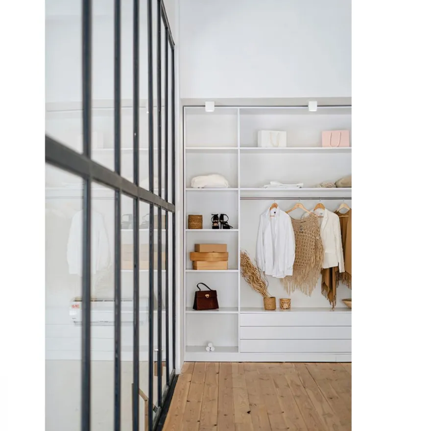 HUG SQ TOP Deckenspot aus keramischen Material