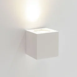 HUG SQ Wandspot aus keramischen Material