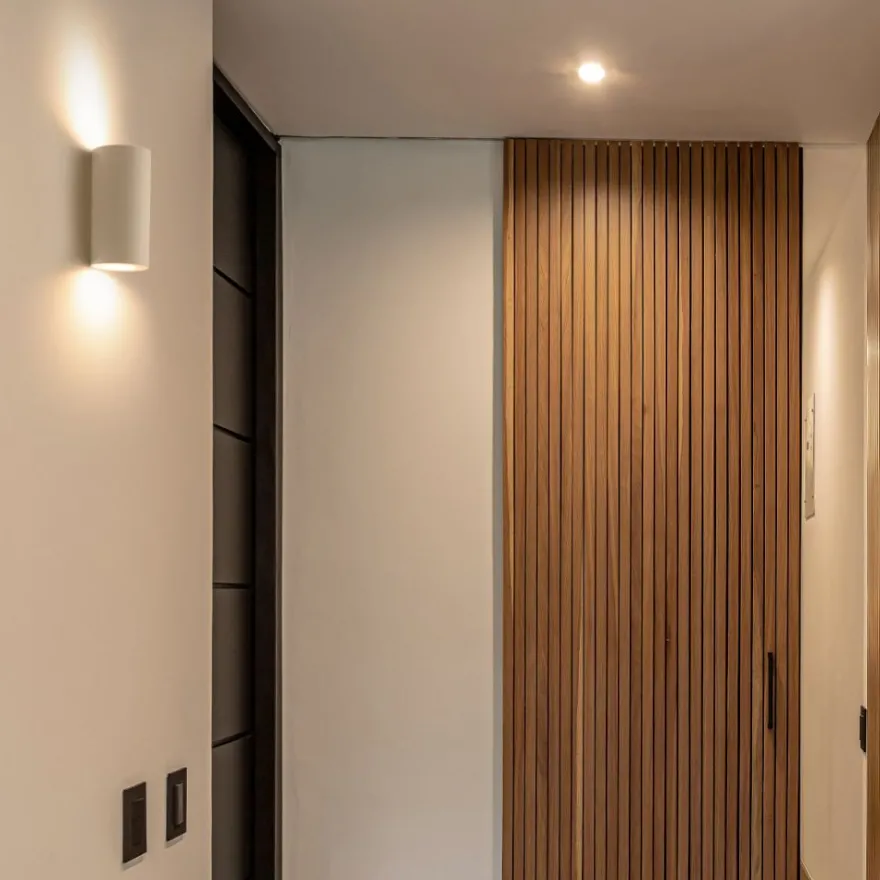 HUG TWO Wandspot aus keramischen Material