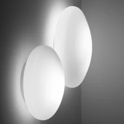JOON Italienische Wandleuchte mit flachem Opalglas