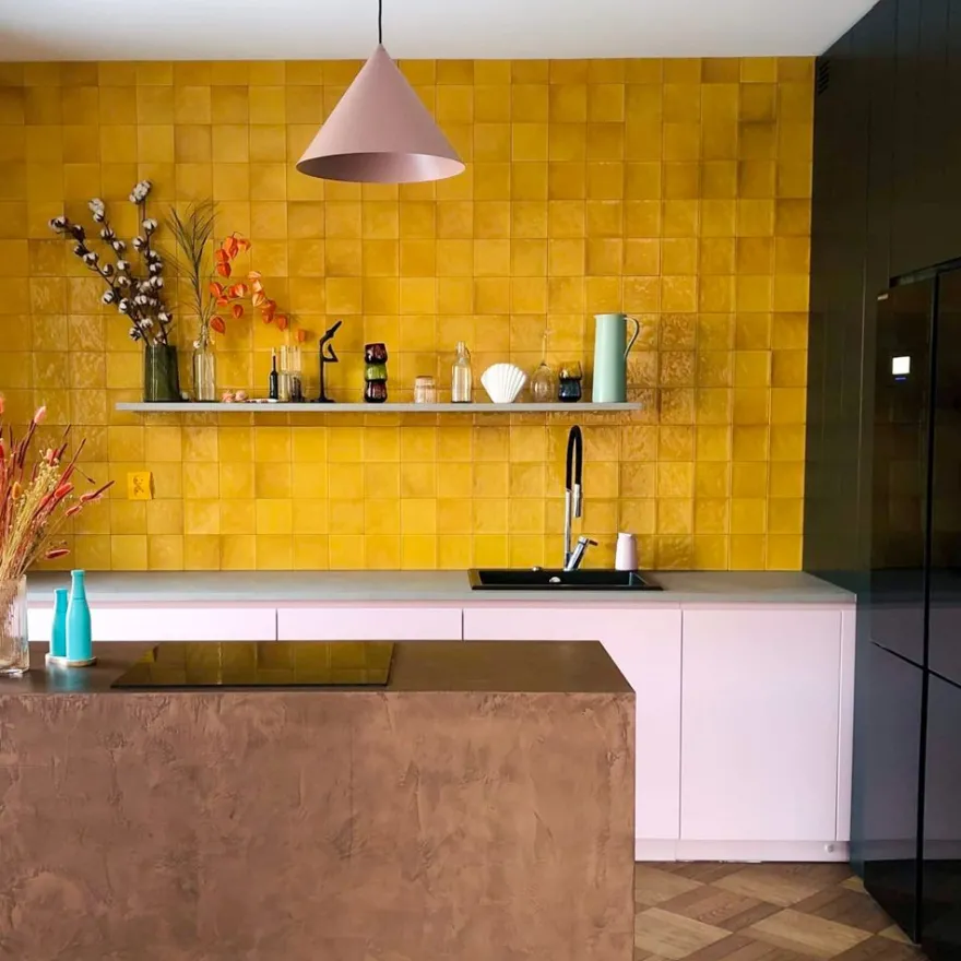 KONKO LIGHT Farbige Pendelleuchte in Kegelform