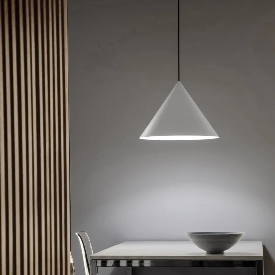 KONKO LIGHT Farbige Pendelleuchte in Kegelform