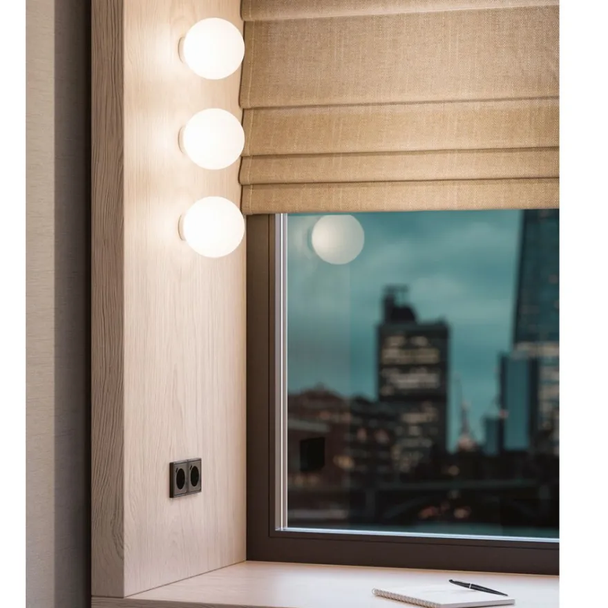 LUNAR Italienische Wandleuchte mit Opalkugel