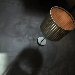 LUZ OCULTA WOOD aufwändige Stehleuchte mit Holzverblendung