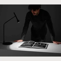 LYB Hohe Tischleuchte in minimalistischem Design