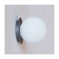 MIORI Wandleuchte mit Kugelglas