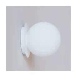 MIORI Wandleuchte mit Kugelglas