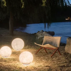 MOON Gartenleuchte aus weißem Kunstharz