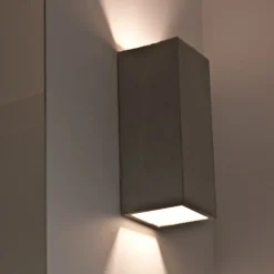 ORTHO 65 Zweistrahlige Beton-Außenleuchte