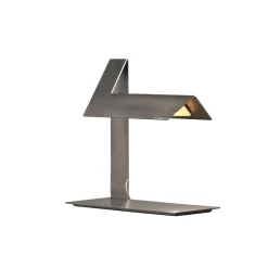 PLIÉ LED Design Tischleuchte aus gefaltenem Stahlblech