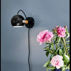 SERIO Kleine Wandleuchte Kugelkopf