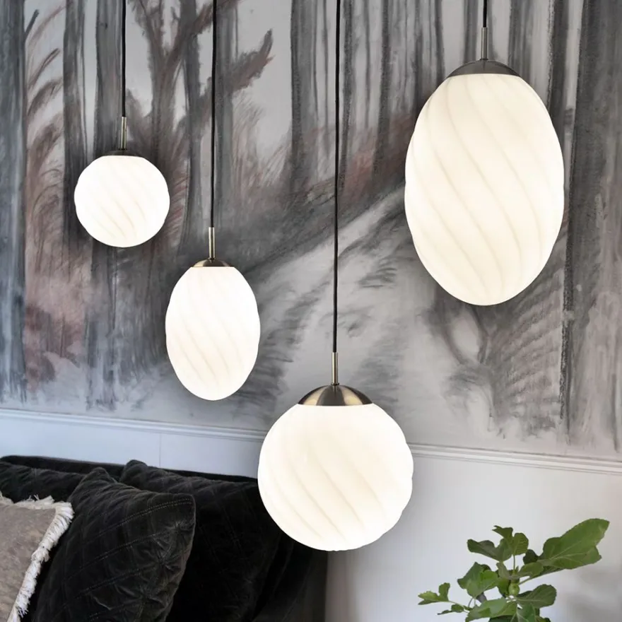 SWING I Nostalgische Pendelleuchte mit Opalglas
